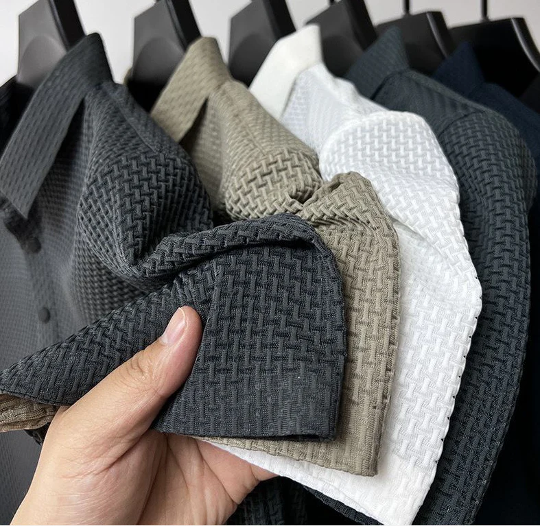 Ademend zomershirt met V-hals van mesh - Afbeelding 3