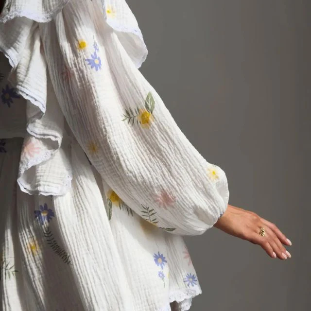 Schattig jurkje met pofmouwtjes en bloemenborduursel - Afbeelding 4