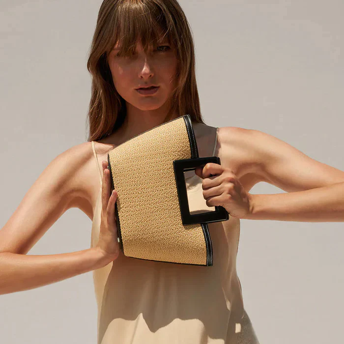 Chique clutch met textuur en opvallend handvat - Afbeelding 2