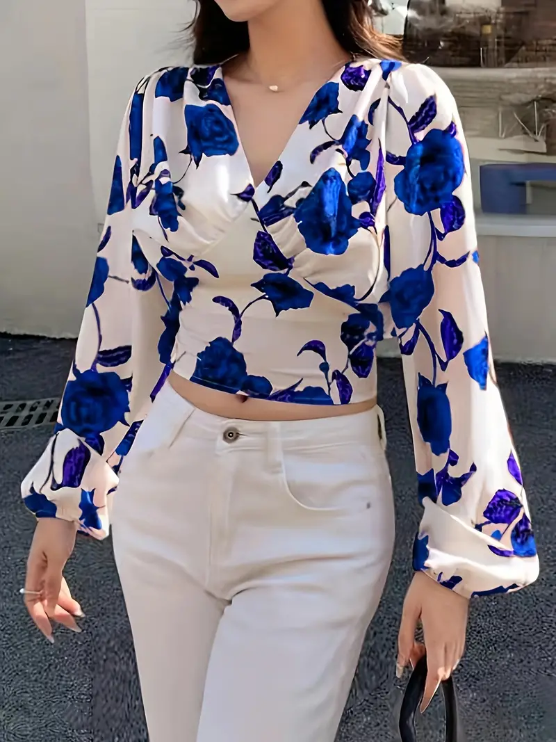 Gesneden blouse met V-hals en strik op de rug met rozenprint - Afbeelding 3