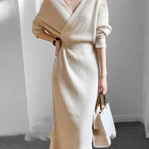 Trui met gebreide V-hals