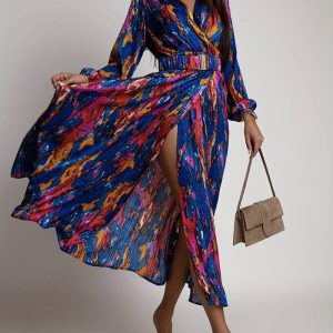 Abstracte jurk met overslaghals