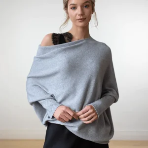 Quintra Comfy Sweater met elegante bies op de schouder