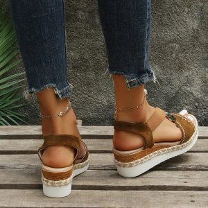 Sandalen met slangenprint en sleehak